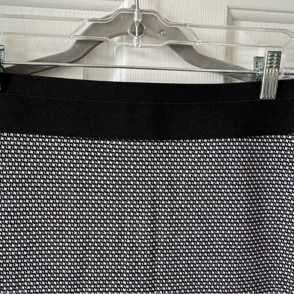 BCBG Max Azria, S, Black/White Skirt, decorative Black Elastic Waistband, NWOT - Picture 12 of 15